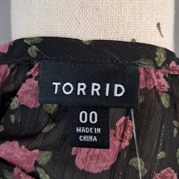 Torrid Womens Top Size 00 M/L Black Pink Floral Print Pullover Sheer New - Picture 5 of 10